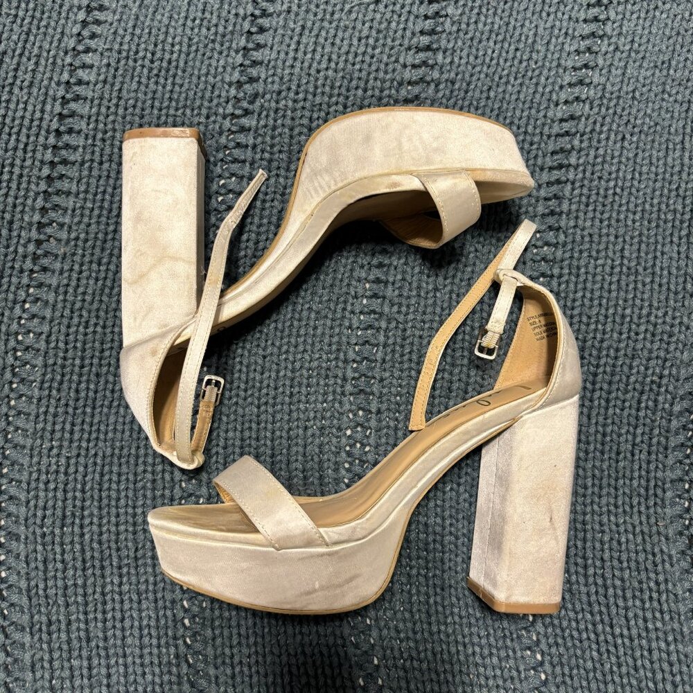 5/$10🌟 | White Lulu's Platform Heels